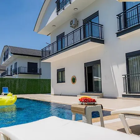 5 Minutes To Legends For 12 People With Private Pool Villa *
