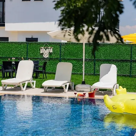 5 Minutes To Legends For 12 People With Private Pool Villa *
