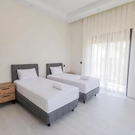 5 Minutes To Legends For 12 People With Private Pool Villa *